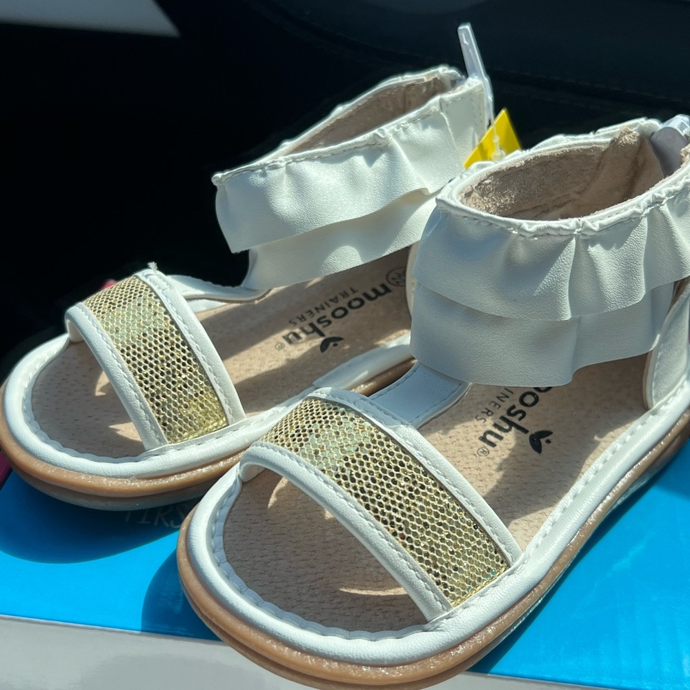 Mooshu Trainers, little girls sandals, size 6